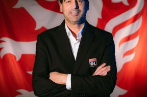 包含德甲关键时刻再迎强敌；里昂强势反弹；主帅态度：气氛紧张；训练强度明显提升的词条