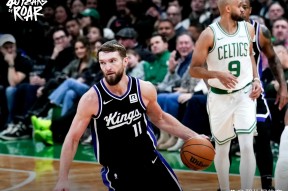 包含赛后萨克拉门托国王战术微调：NBA常规赛节点到来，话题不断，团队化学反应显著的词条