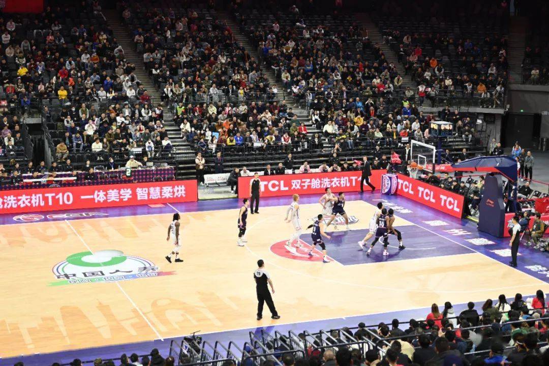 Ming迎来十二赛季出色发挥，热火观众热烈欢呼！再创辉煌时刻的简单介绍