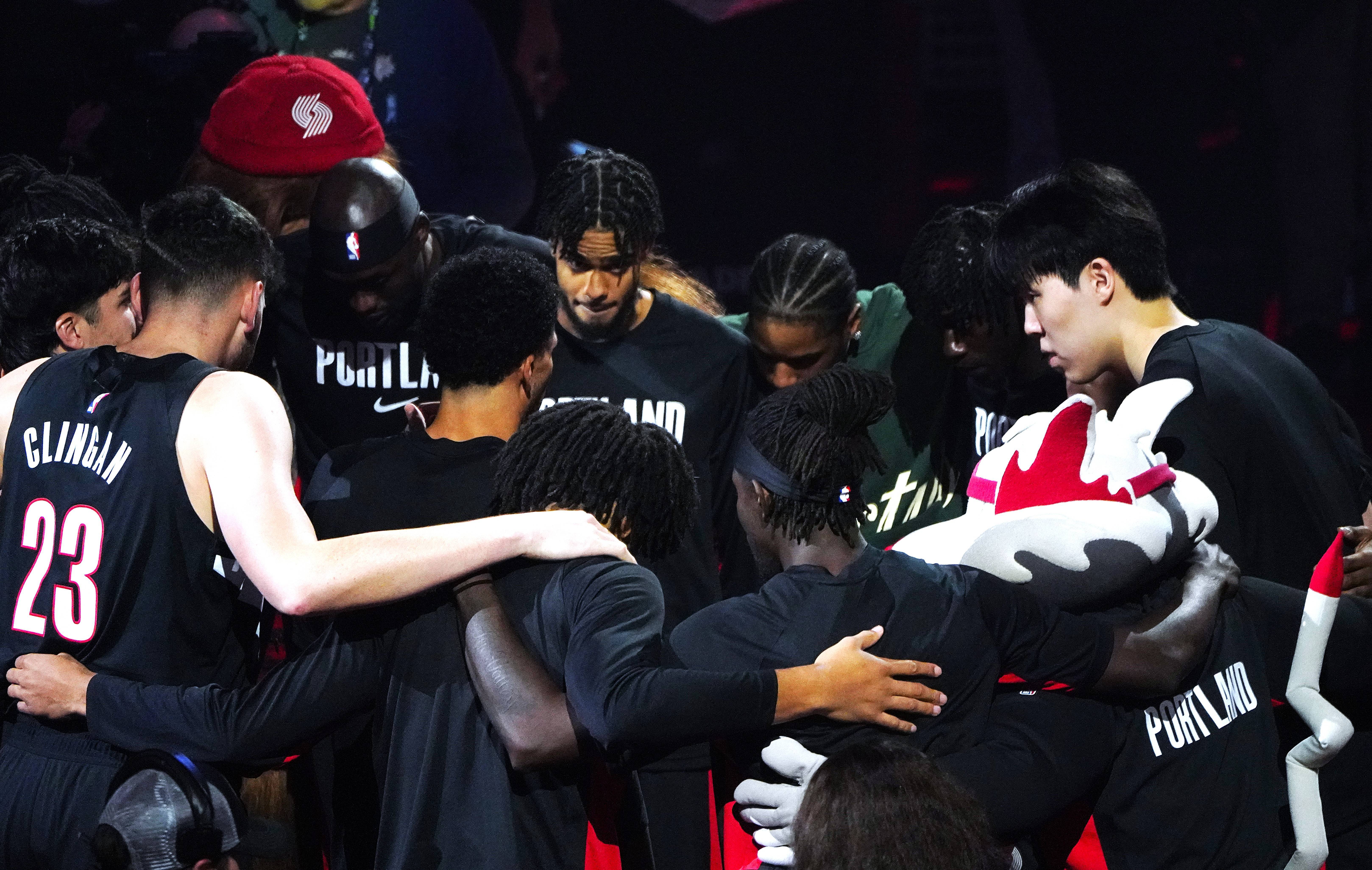 关于今晚NBA常规赛传出新动向;波特兰开拓者强势反弹;管理层表态:悬念犹存;赛程密集仍需轮换的信息 关于今晚NBA常规赛传出新动向;波特兰开拓者强势反弹;管理层表态:悬念犹存;赛程密集仍需轮换的信息