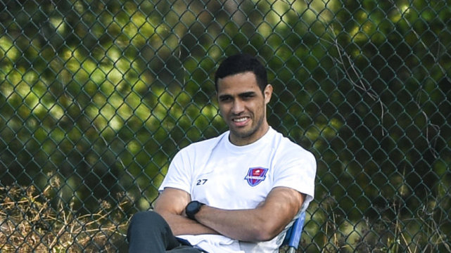 包含今晨体能课后，本菲卡内部沟通备战亚冠，更衣室稳定，更衣室氛围转暖的词条