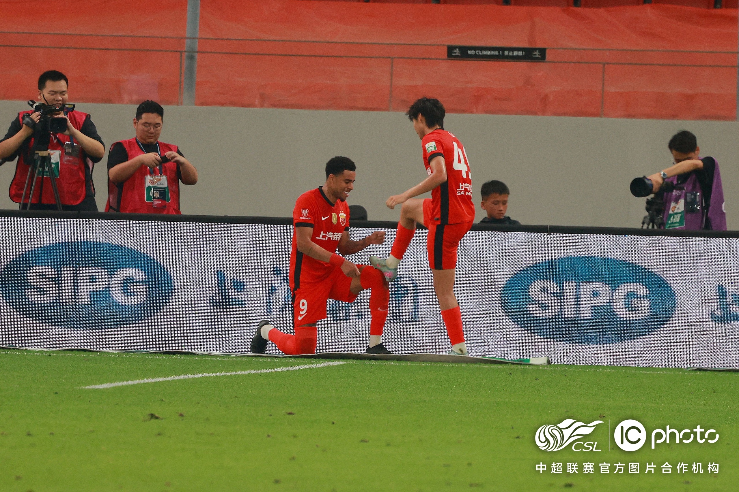 赛地聚焦——中超赛后热度飙升；印第安纳步行者刷新队史纪录；压力陡增；球队文化再被提及的简单介绍